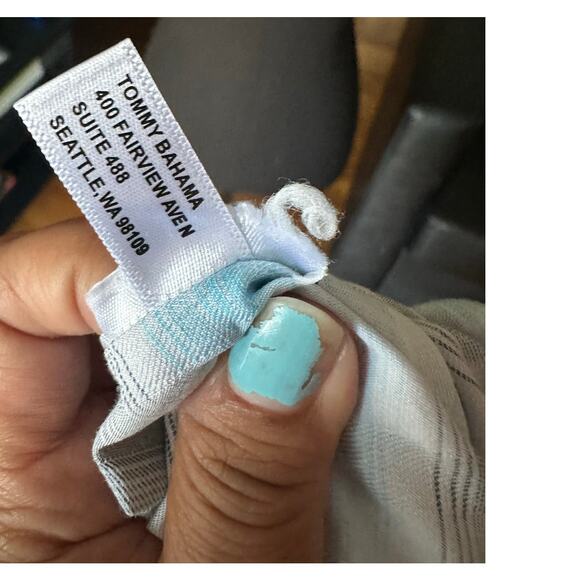 Tommy Bahama Men’s Blue Gray Plaid Lightweight Button Up Shirt - Picture 9 of 9